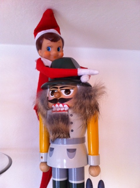 Post image for Wordless Wednesday: Elf On The Shelf 1